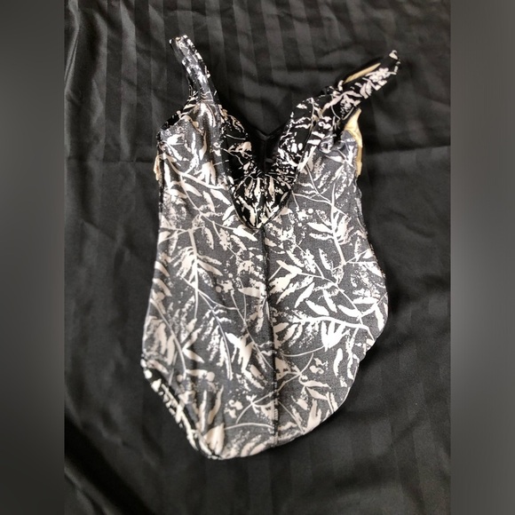 Vtg Black and White One Piece Swimsuit - Picture 5 of 13